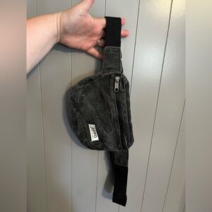 Aeropostale acid wash gray canvas belt bag